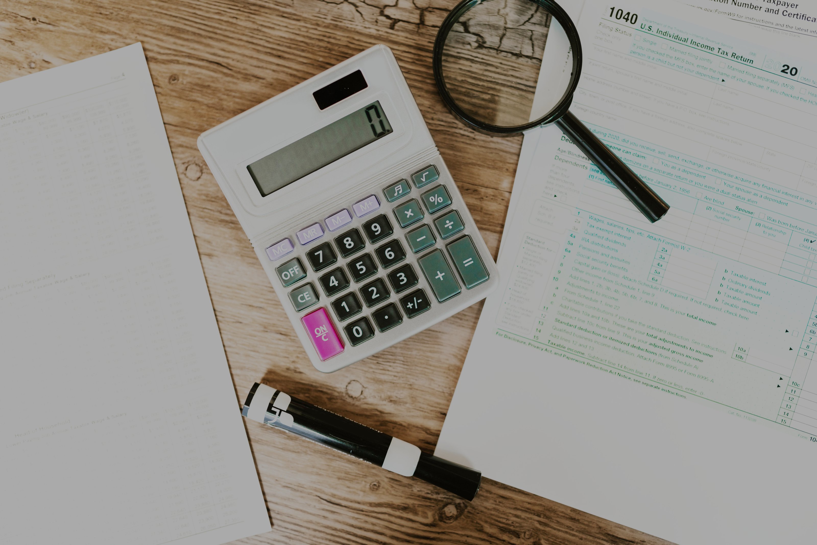 Счетоводни документи и калкулатор